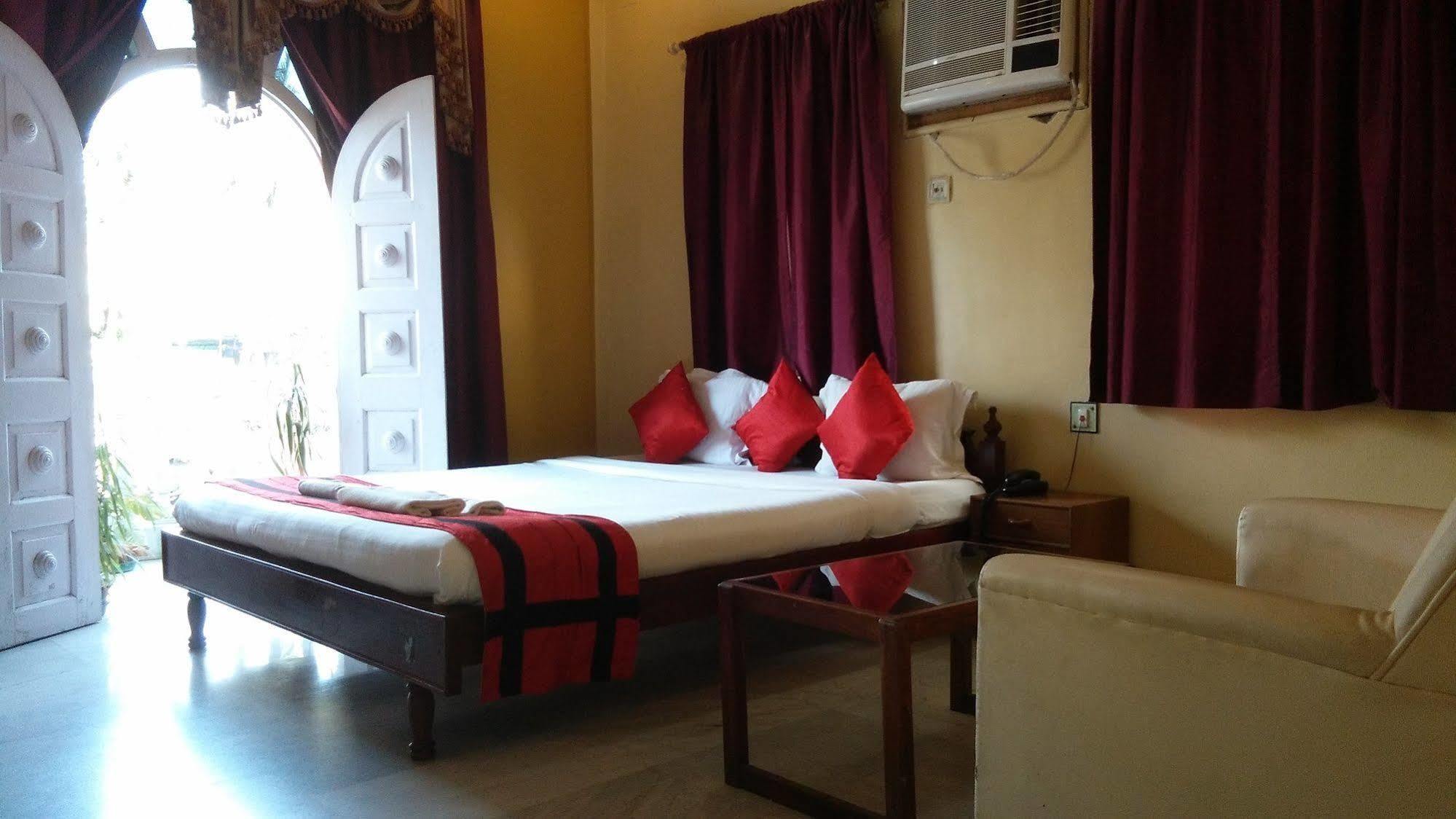 New Hotel White Palace Kalkutta Kültér fotó